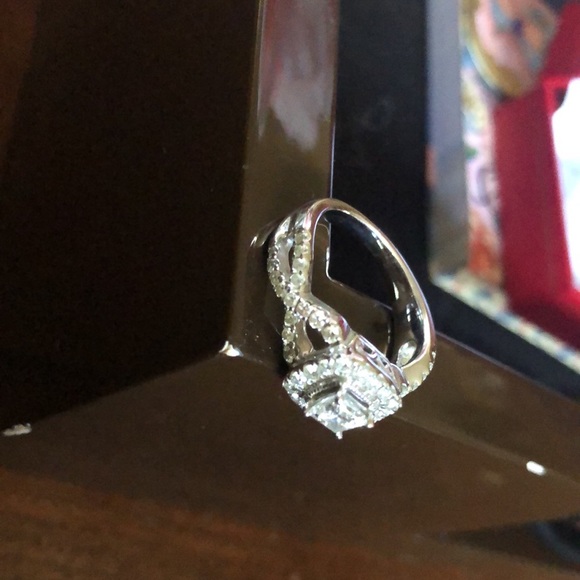 Diamond Engagement Ring. Ribbon weave band with Halo around the center stone - Picture 6 of 7